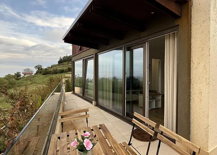 El Rincon Entre Montana Y Mar Canales (Cantabria)